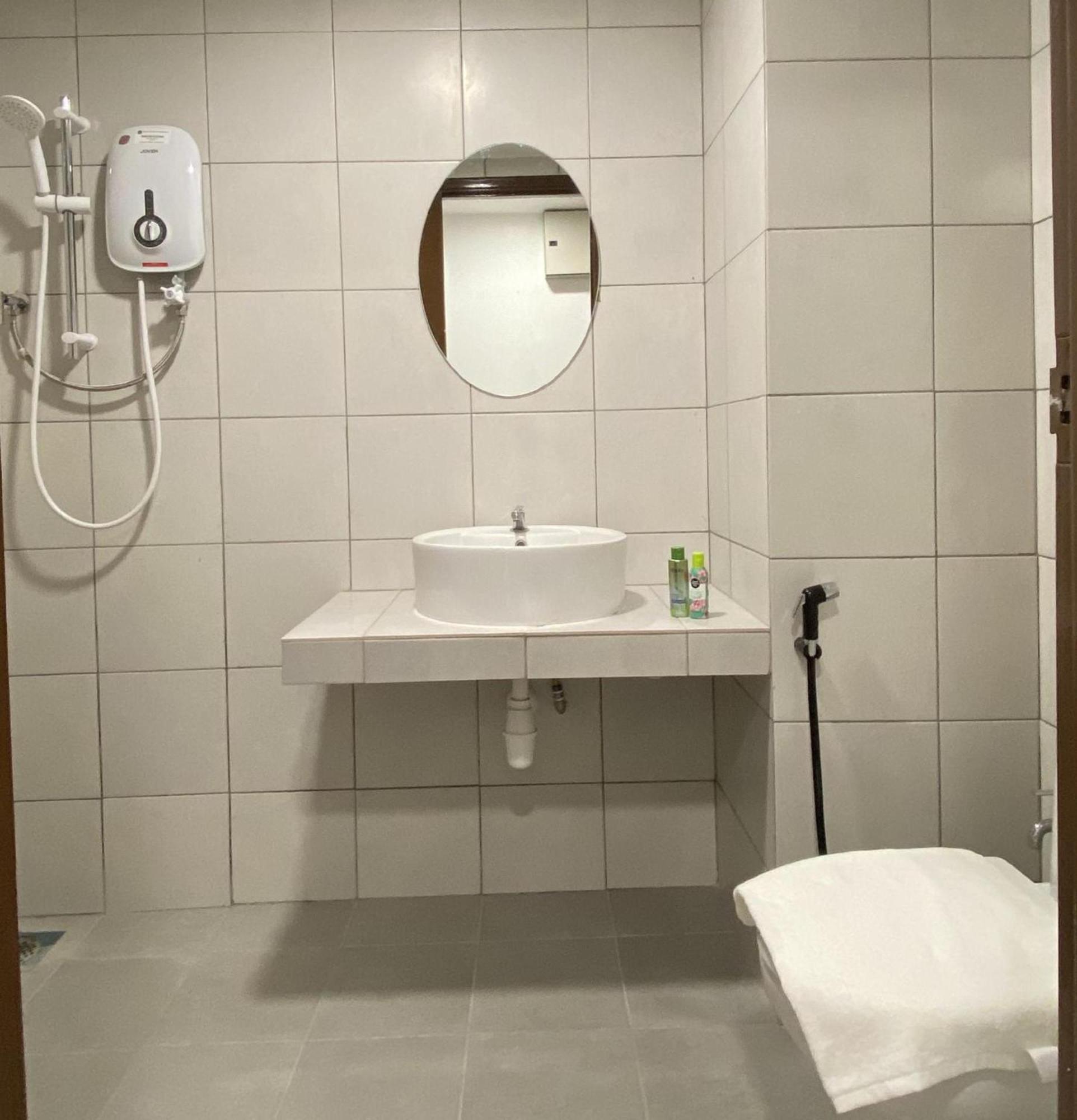 Capital O 90756 Cara Hulu Hotel